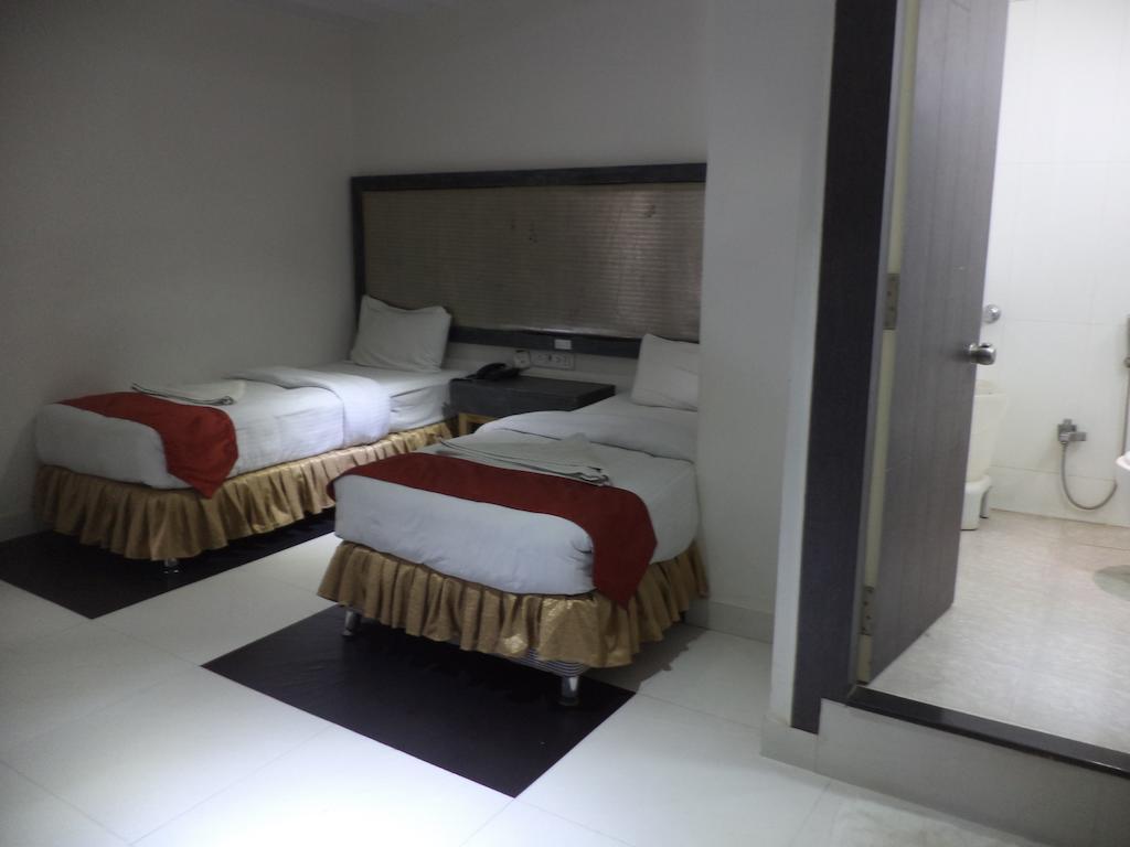OYO 10139 Hotel Palak Residency Haiderabad Buitenkant foto